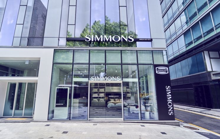 시몬스 침대, 시몬스 맨션 서초점 열어