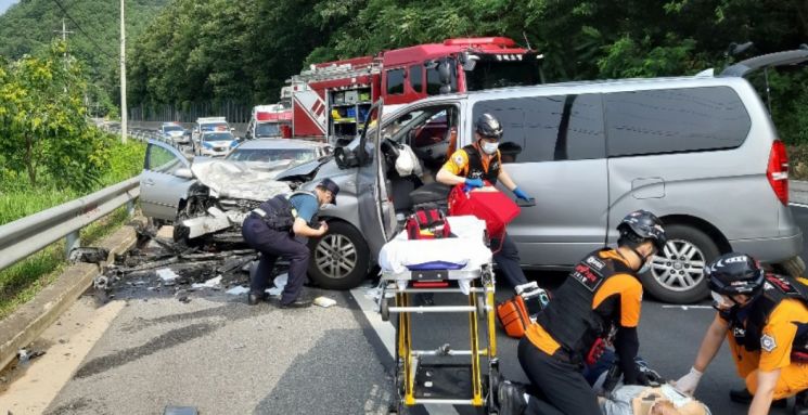 경북 안동 국도서 승합차·승용차 정면충돌 … 2명 사망·1명 중상