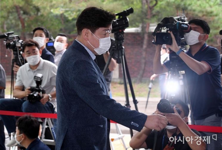 [포토] 장례식장 들어서는 기동민 의원