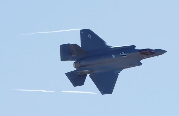 美정부, F-35 105대 日에 판매 승인...의회에 승인요청   