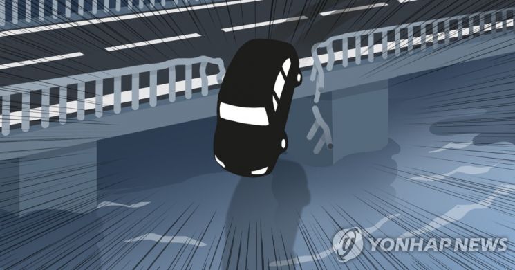 경북 청도서 SUV 잠수교 아래 추락 … 60대 운전자 심정지