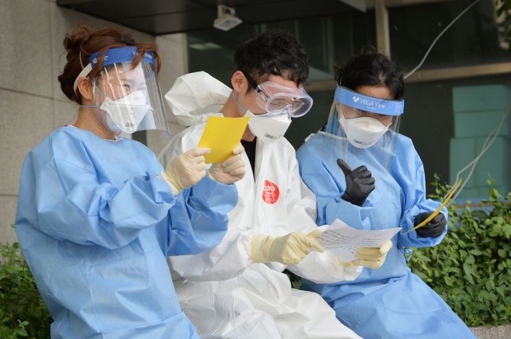 휘경여중생들 동대문구 의료진에 응원편지 보내 