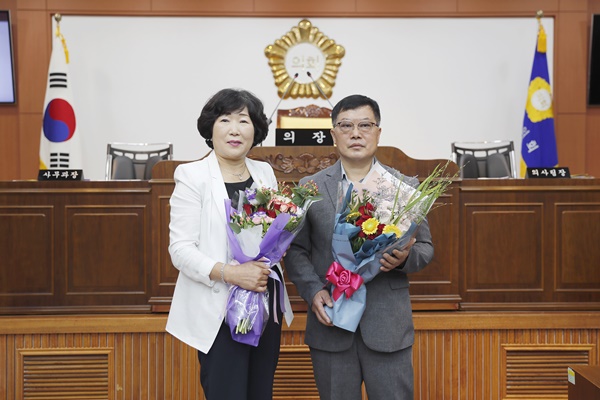 진도군의회 제8대 후반기 의장에 (좌측)박금례 의원, 부의장에는 정순배 의원이 선출됐다. (사진=진도군 제공)