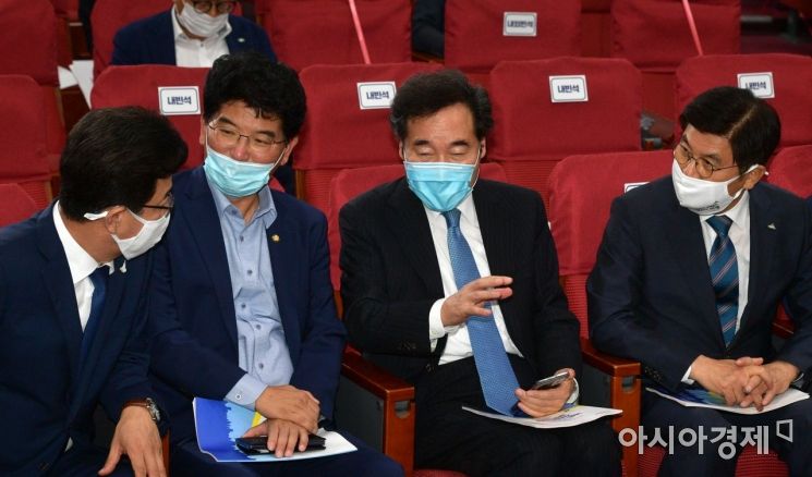 [포토] 국회세종의사당 건립 토론회 참석한 이낙연