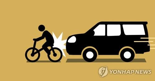 자동차전용도로에서 자전거를 타고 달리던 60대가 차량 4대에 잇따라 치여 숨지는 사고가 났다. [이미지출처=연합뉴스]