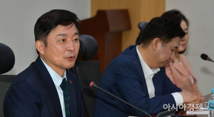 원희룡 제주도지사가 15일 국회에서 열린 미래통합당 초선모임 명불허전에 참석, 강연을 하고 있다. 원 지사는 ‘나는 민주당에 한 번도 진 적이 없다 : 5대 0 승리의 비결’ 주제로 강연을 했다./윤동주 기자 doso7@