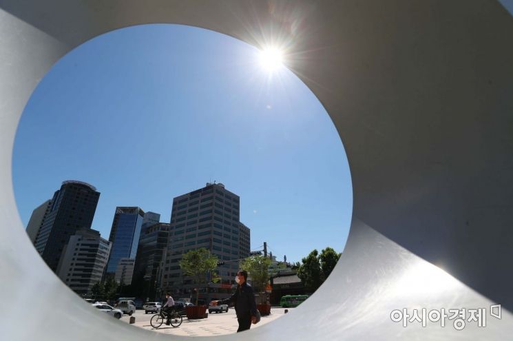 [포토]파란 하늘 속으로 