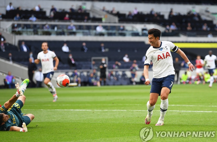 "DVD 나간다" 손흥민 인종차별 발언한 아스널 팬... 사과에도 유튜브 채널서 퇴출