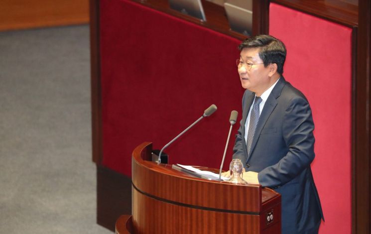 전해철, 국회 정보위원장으로 선출…통합당은 표결 불참 