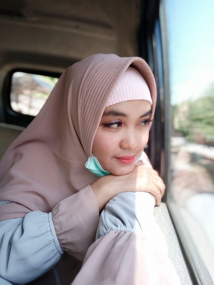 "집 사면 덤으로 결혼해주겠다" 인도네시아 싱글맘의 매물 광고