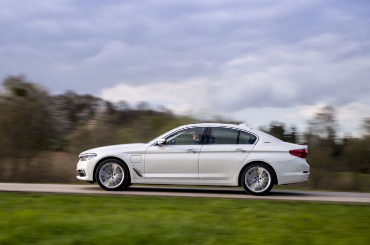 [타볼레오]BMW 530e PHEV, 친환경 다이내믹 질주 '가즈아'