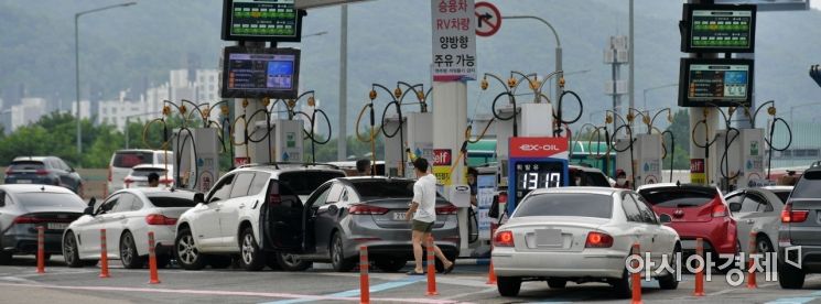 [포토] 차량 몰린 알뜰 주유소