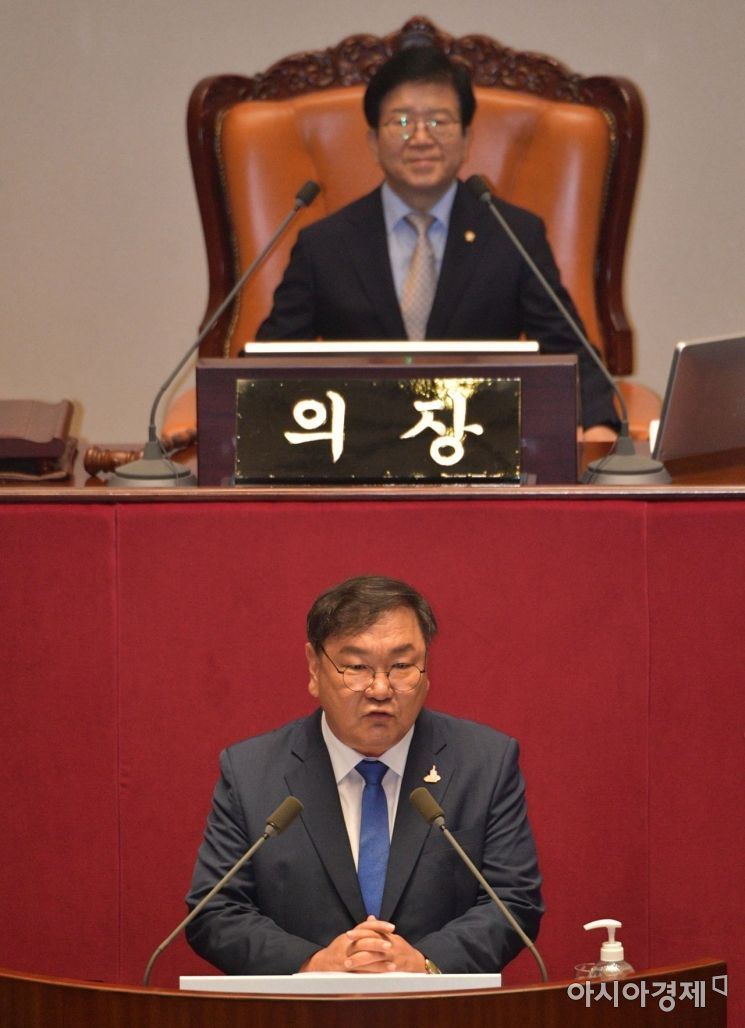 김태년 더불어민주당 원내대표가 20일 국회 본회의장에서 교섭단체대표 연설을 하고 있다./윤동주 기자 doso7@