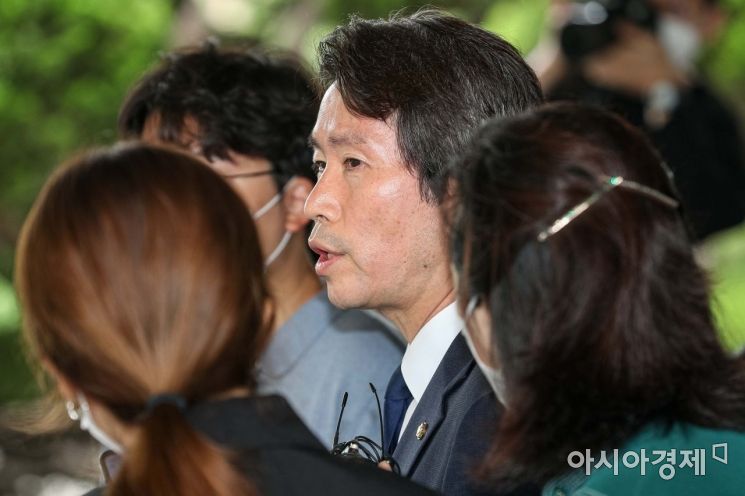 이인영 통일부 장관 후보자가 21일 서울 종로구 남북회담본부에서 대북정책 등 에 대해 입장 발표 하고 있다./강진형 기자aymsdream@