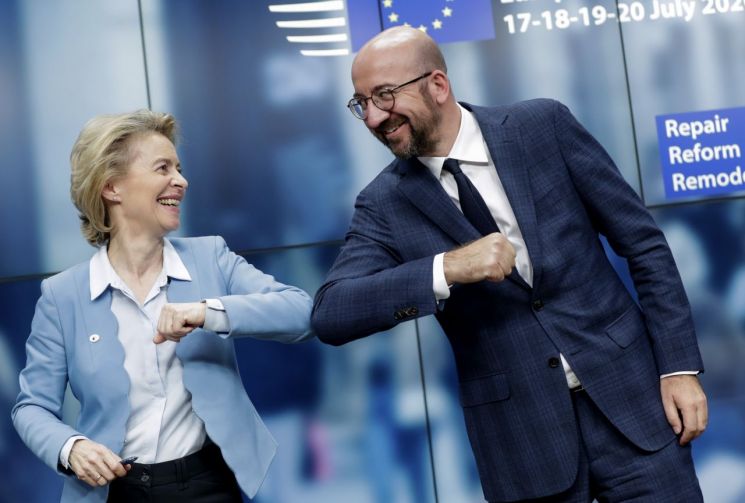 EU회복기금 합의에 유로화 환율 18개월만에 최고…달러 패권에 도전