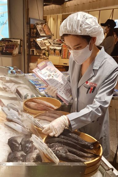 롯데百, 여름철 식품 안전성 확보…엄격한 위생관리 