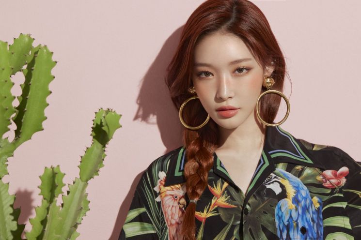 돌체앤가바나 뷰티가 공개한 가수 청하의 바캉스 뷰티 화보