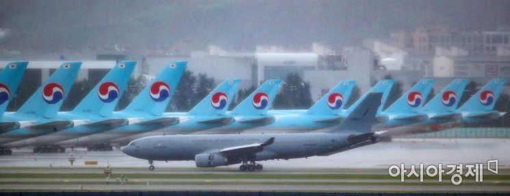[포토]공항 도착한 이라크 근로자 수송 공중급유기 