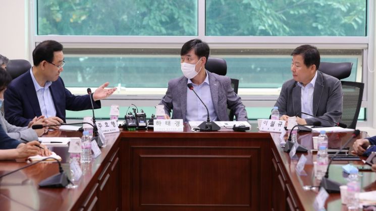 박지원 인사청문 D-1…통합당, 학력위조·채무 '정조준'