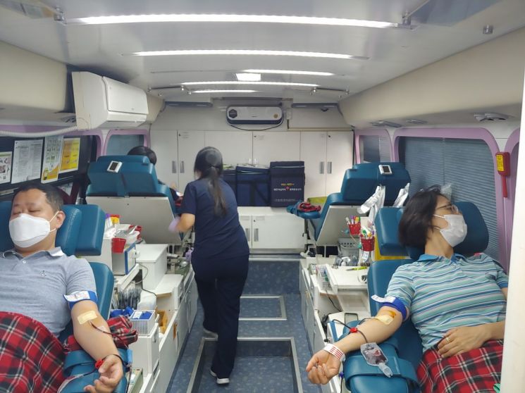 성북구 직원 코로나19 극복 위한 사랑의 헌혈 동참
