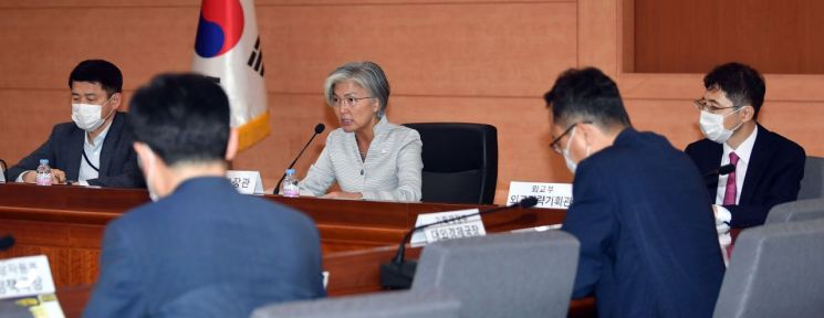 [포토] 제3차 외교전략조정회의 발언하는 강경화 장관