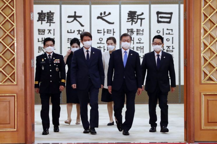 文대통령, 국정원·통일부 수장에 "멈춰 있는 남북관계 움직일 소명" (종합)