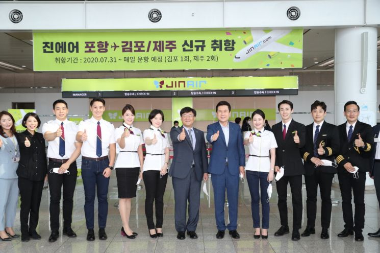 이강덕 시장, 포항공항 '제주 취항' 첫날 원희룡 도지사와 현지 면담