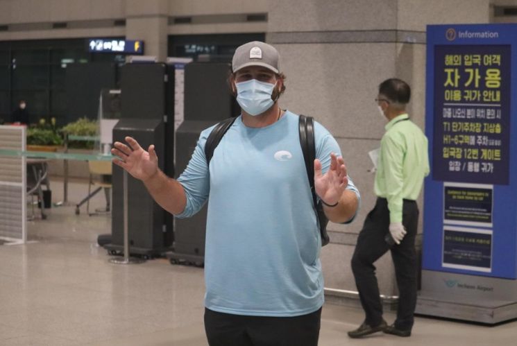 프로야구 SK와이번스, 새 용병 타자 화이트 입국 "로맥과 경쟁보다는 합심"