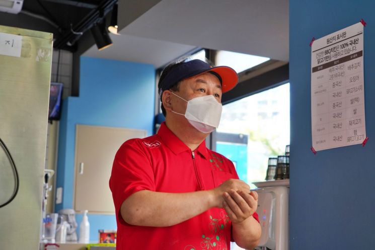 [유통 핫피플]BBQ는 하나만 하긴 아까운 브랜드, 덕분에 건물주됐죠