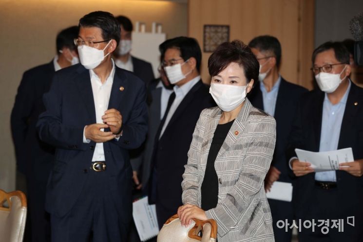 [포토]부동산 회의 참석한 김현미 장관 