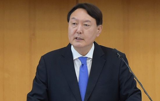 윤석열 검찰총장이 지난 3일 서울 서초구 대검찰청에서 열린 신임검사 신고식에서 발언하고 있다/사진=연합뉴스