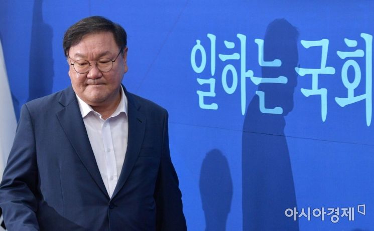 김태년 더불어민주당 원내대표가 6일 국회에서 열린 정책조정회의에 참석하고 있다./윤동주 기자 doso7@