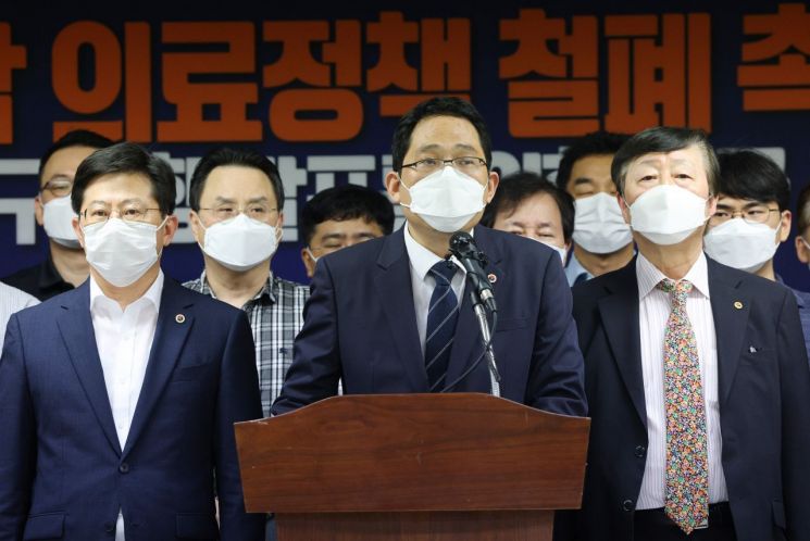 정부, 전공의 파업에 "진료차질 없지만 대기시간 길어질 듯"(상보)