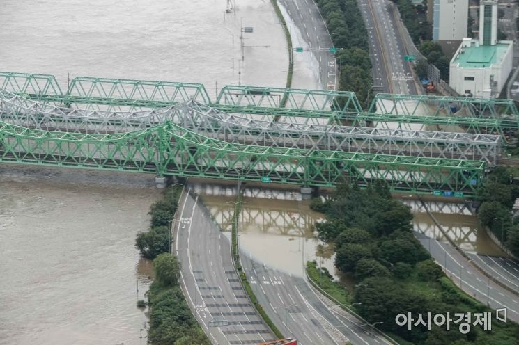 [포토]'물에 잠긴 올림픽대로'