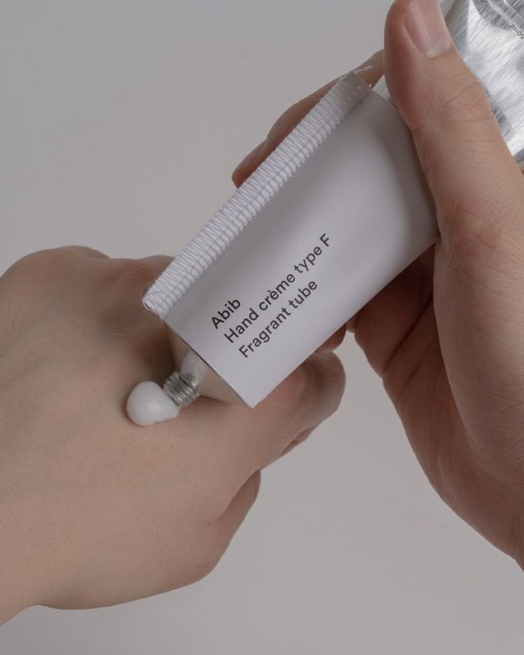 아비브 'Hand creme type F Fragrant tube'. 사진=아비브 인스타그램