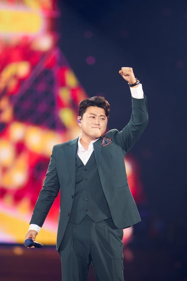 드디어 막 올린 '미스터트롯 콘서트'...오는 23일까지 총 15회