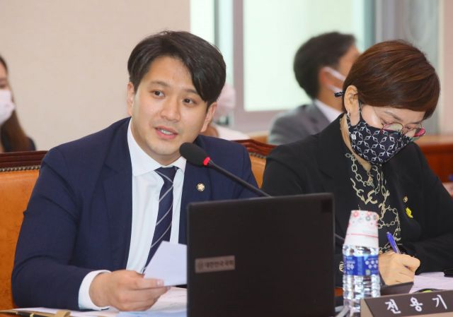 전용기 "악성댓글, 자살방조죄 수준으로 처벌해야" 통신망법 개정안 발의