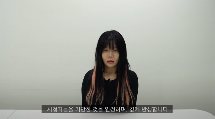이른바 '뒷광고' 논란에 휩싸인 인기 유튜버 나름. 사진은 지난 6일 자신의 유튜브 채널에 '죄송합니다'라는 제목의 영상을 통해 뒷광고 사실을 인정하고 사과하는 나름의 모습/사진=나름 유튜브 화면 캡처