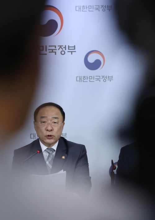 [속보]홍남기 "수해복구 가용 예비비 잔액 2.6兆…내년예산 편성도 가능"