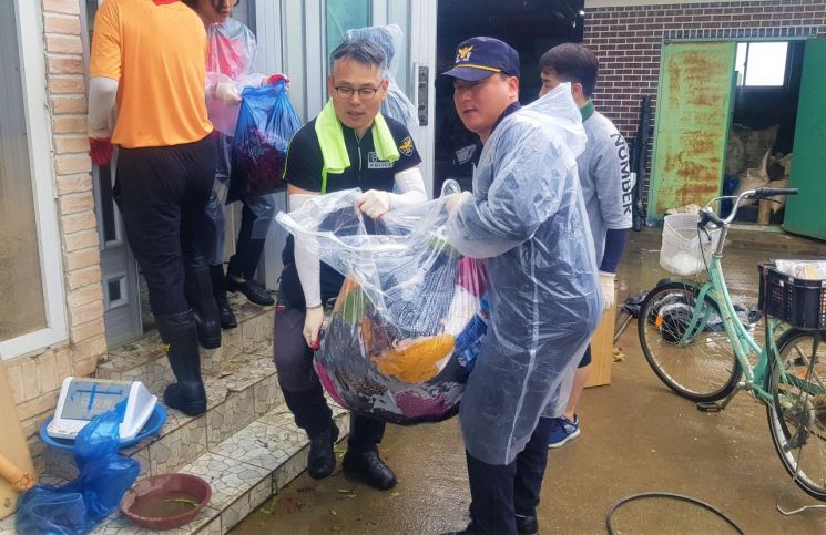 곡성경찰, 침수피해 가옥 복구 봉사 활동 펼쳐