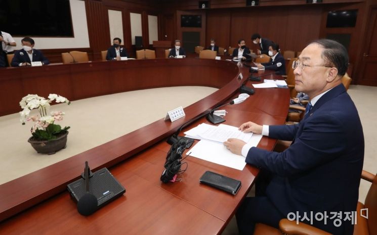 [포토]부동산시장 점검 회의 주재하는 홍남기 부총리 