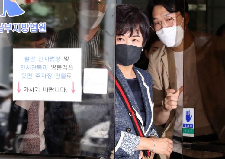 '목포투기 의혹' 손혜원 전 의원 1심에서 징역 1년6개월 실형 선고