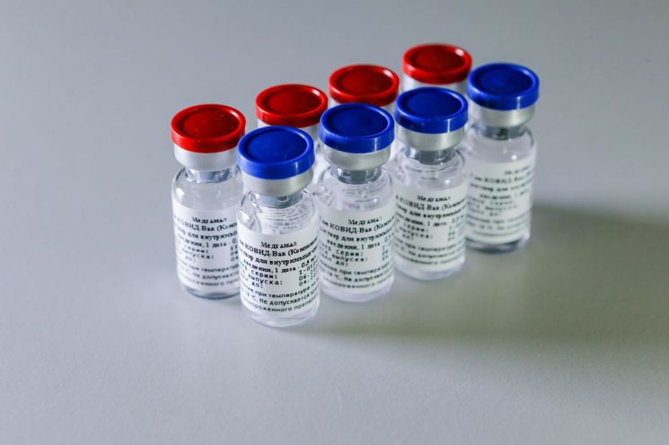러시아 "두 번째 코로나 백신 임상시험 완료"