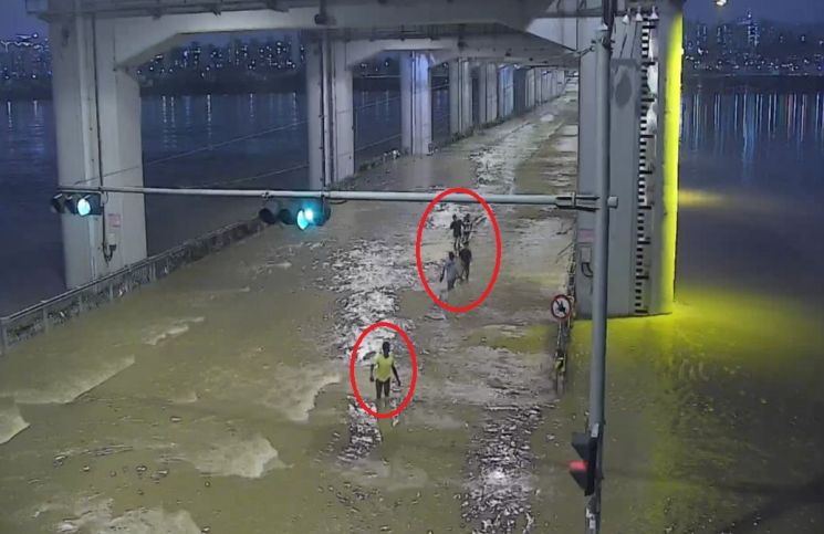 서초 CCTV통합관제센터 잠수교에 고립된 학생들 구한 사연? 