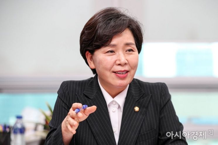 양향자 더불어민주당 의원이 13일 서울 여의도 국회의원회관에서 인터뷰 하고 있다./강진형 기자aymsdream@