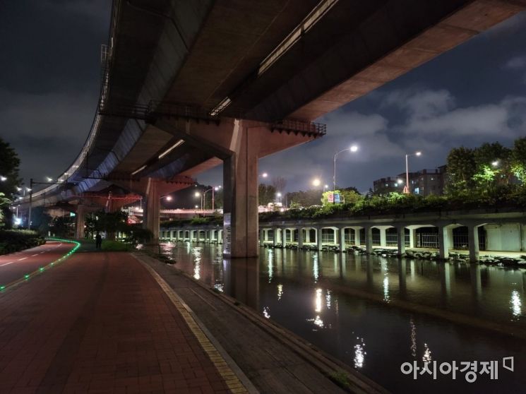 갤노트20 울트라 써보니…PC 연동 최고, 아쉬운 카툭튀