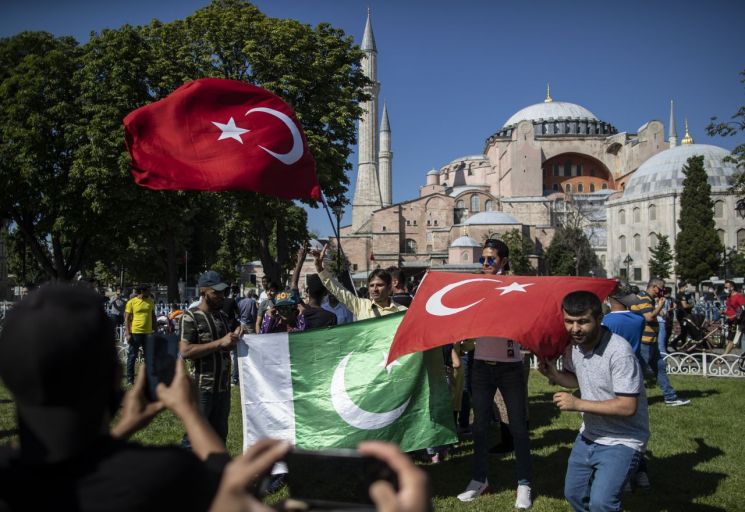 터키, 코로나19 확진자 1243명…45일만에 최대