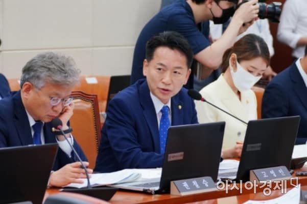 고영인 "지방 어르신들 병원 가려면 온 집안 나서야…의료계, 분노 거둬달라"