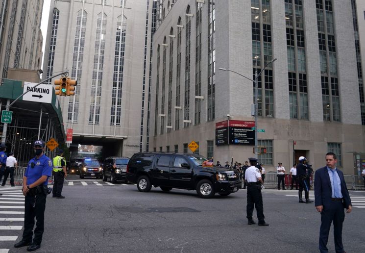 트럼프, 위중설 동생 위문차 뉴욕시 방문