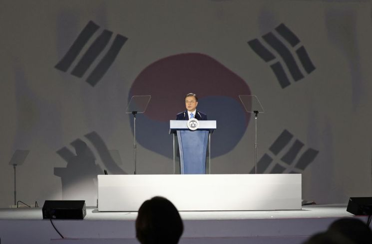 文대통령 "일본과 협의의 문 활짝…'인권존중' 공동 노력"(종합)
